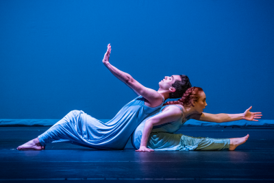 Christine Barreca and Geovanni Virella-Torres in a Carthage 舞蹈表演.